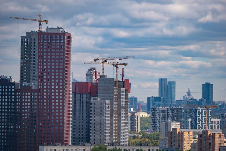 Число новых разрешений на строительство сократилось почти на четверть