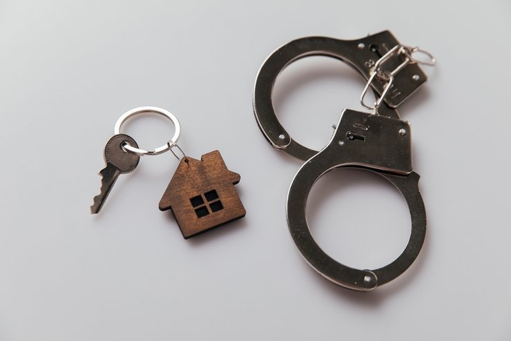 Оглашён приговор обвиняемым по делу с квартирой Ларисы Долиной Оглашён приговор обвиняемым по делу с квартирой Ларисы Долиной