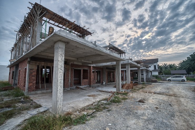 Эксперты объяснили, почему не решается проблема обманутых дольщиков в ИЖС