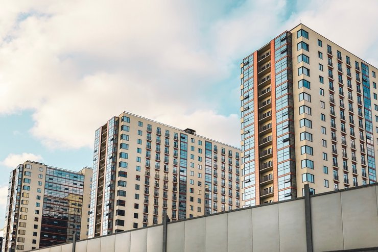 Стало известно, как поддержат застройщиков после отмены моратория на штрафы