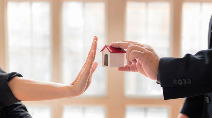 Банки отклоняют две трети заявок на ипотечные кредиты