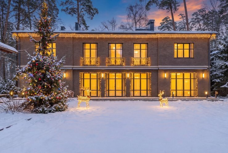 Стивен Сигал продаёт резиденцию в Подмосковье