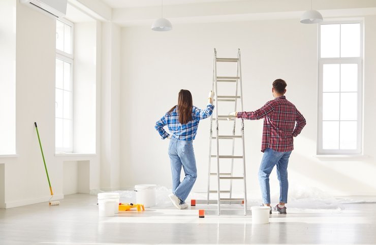 Как люди экономят на ремонте жилья, рассказали эксперты