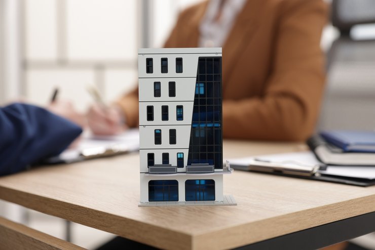 Покупатели апартаментов отстояли право на землю под зданием