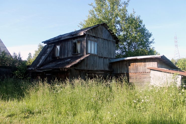 Россияне из-за нового закона принялись продавать заброшенные дачи и участки