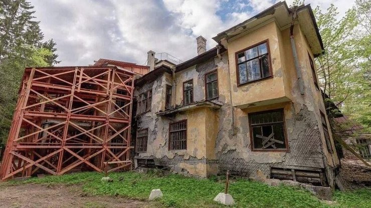 Резиденцию семьи Фаберже продадут с молотка