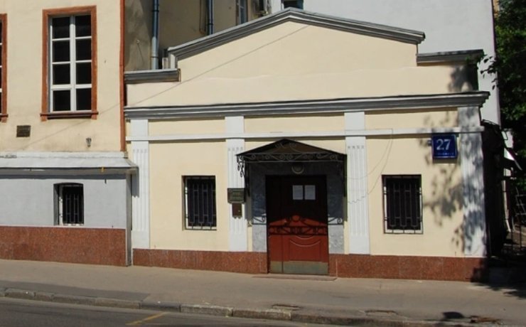 Столетний дом в центре Москвы продают по цене однушки