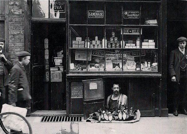 Магазин площадью в полтора квадратных метра. 1900 год. Лондон