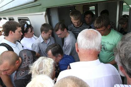В электричках из Подмосковья в Москву давки - сегодня бесплатный проезд!