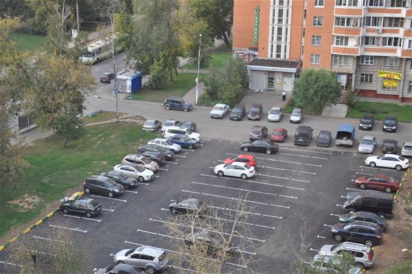 Собянин пообещал построить новые парковочные места в столичных дворах. Изменится ли от этого стоимость  квадратного метра жилья в Москве?