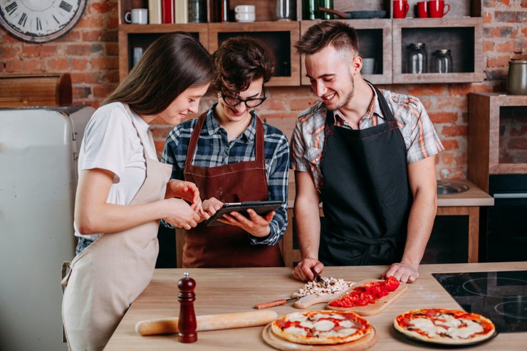 «совместная аренда квартиры на троих»