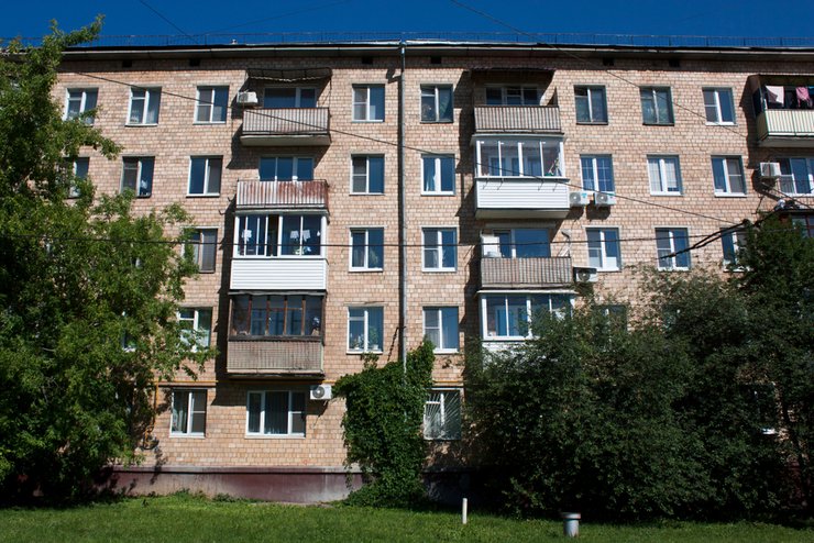 Квартира на первом этаже: плюсы и минусы