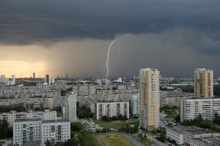 Вид на жилые дома Екатеринбурга