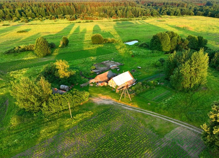 Загородный дом на участке