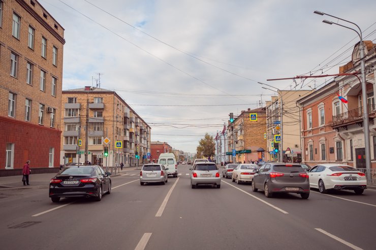 Выделенные полосы в Красноярске появились перед Универсиадой, на основных магистралях города. По ним разрешено ездить только автобусам и троллейбусам, а также такси и машинам экстренных служб.