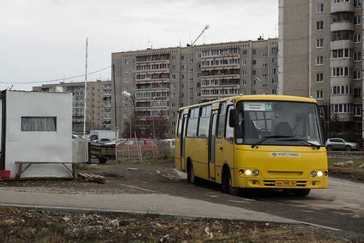 64 автобус идет от Компрессорного до Мичуринского через центр